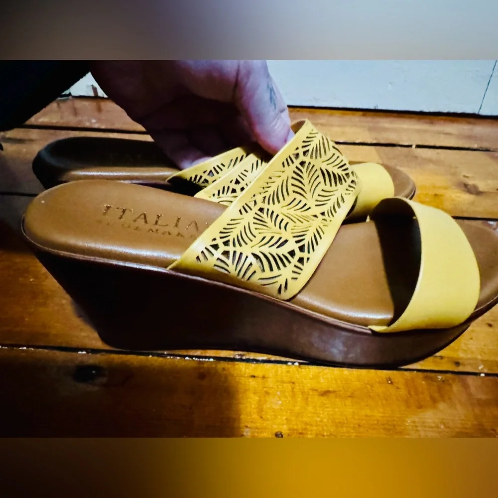 Italian Shoemakers Mustard Leaf-Pattern Sandals - Picture 3 of 3